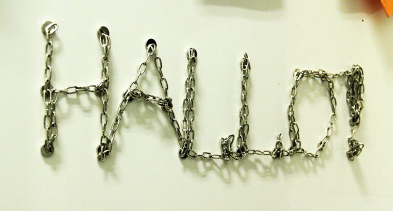 Chains & Magnets: ‘Hallo!’